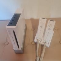 console nintendo wee + 2 joystik  base videogiochi