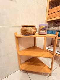 Scaffale angolare in bambù