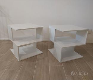 Coppia di comodini bianchi design