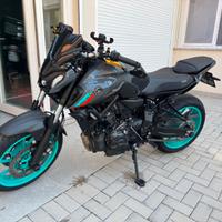 Yamaha MT-07 ABS con scarico Akrapovic