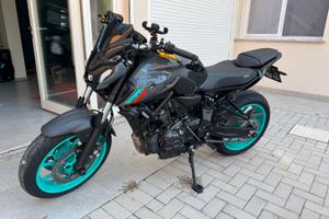 Yamaha MT-07 ABS con scarico Akrapovic