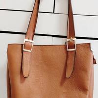 Borsa da donna Vera pelle colore cuoio firmata.
