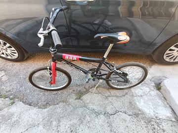 Bici con poggia piedi incluso