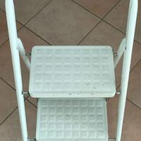 Scala pieghevole 2 gradini in acciaio Leifheit