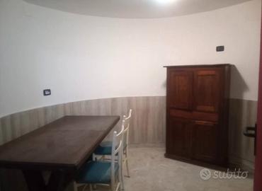 Ardea trilocale arredato condominio incluso