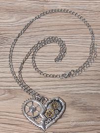 Collana s steampunk con cuore e ingranaggi - nuova