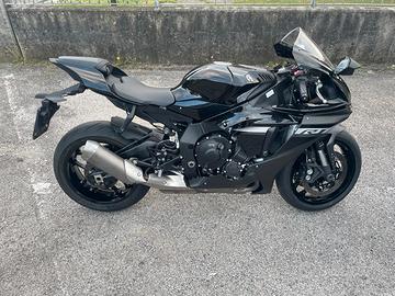 Yamaha R1 2024