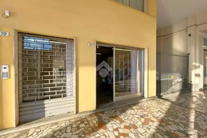 NEGOZIO A RIVAROLO CANAVESE