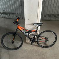 BICICLETTA CON AMMORTIZZATORI ANT E POST