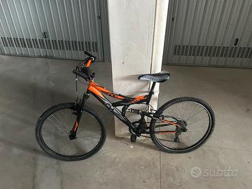 BICICLETTA CON AMMORTIZZATORI ANT E POST