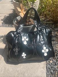 borsa nera con croci