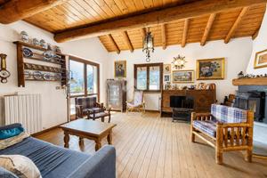 CASA SEMINDIPENDENTE A TIRANO