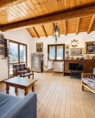 CASA SEMINDIPENDENTE A TIRANO