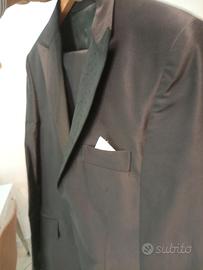 ABITO IN " RASO" DA  UOMO . TAGLIA 48.