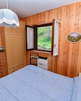 Accogliente bilocale con camino, balcone e garage