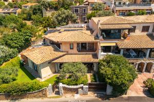 Elegante villa con giardino a Chia