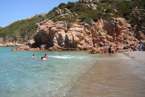 App.trilo in villaggio con piscina