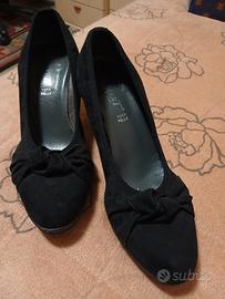 Scarpe nere scamosciate
