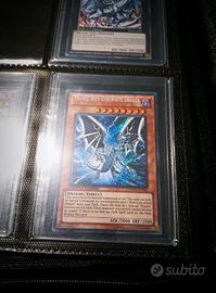 drago bianco occhi blu errore di stampa Yu-Gi-Oh 