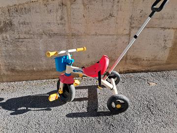 Triciclo bambini con guida adulta
