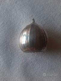 Scatolina porta pillole a forma di castagna