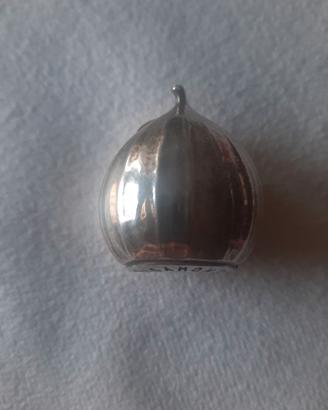 Scatolina porta pillole a forma di castagna