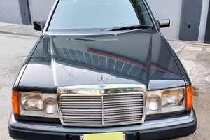 Mercedes 200E 1992 km97000 al momento sospesa