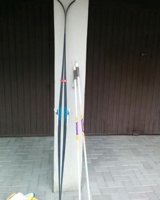 Sci da fondo uomo con scarpe e racchette