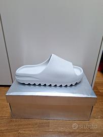 Yeezy Slides Cream
