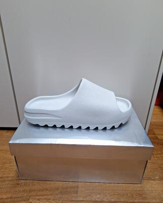 Yeezy Slides Cream