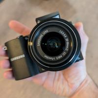 Mirrorless Samsung NX1100