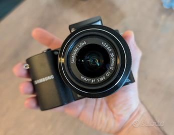 Mirrorless Samsung NX1100
