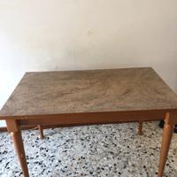 Tavolo  in legno