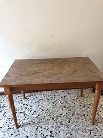 Tavolo  in legno