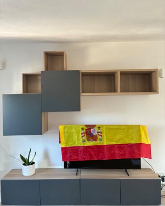 Nuovo: parete attrezzata e porta tv