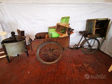 Bicicletta vintage da lavoro da apicoltore