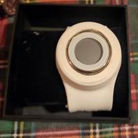 Orologio Slap bianco – cinturino rigido, funzionan