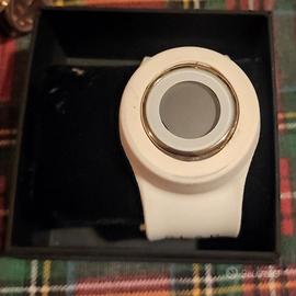 Orologio Slap bianco – cinturino rigido, funzionan