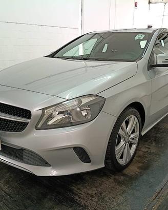 MERCEDES-BENZ A 200 d Sport auto my16