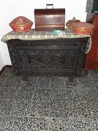 cassapanca antica con ingresso sardo 