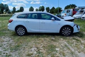 Ricambi Opel Astra J 1.600 CDTI S.W Anno 2012