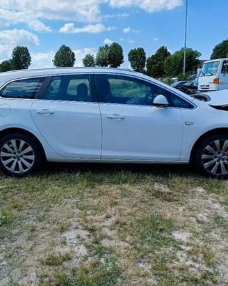 Ricambi Opel Astra J 1.600 CDTI S.W Anno 2012