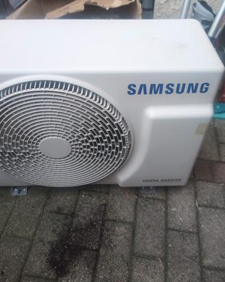 Samsung  AR12TXFCAWKXEU R32.  NUOVO
