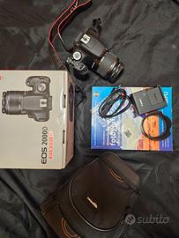 Canon EOS 2000D con obiettivo 18-55mm + accessori