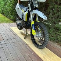 Husqvarna 701 Enduro - 2021 con 2500 KM