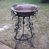 Piatto in rame con alzatina liberty in ferro