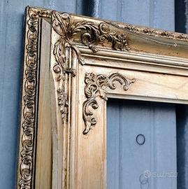 Cornice per quadri antica intarsiata a mano.