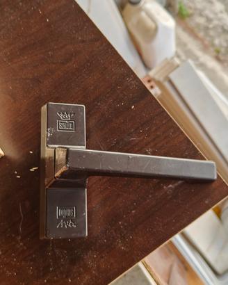 Maniglie Shuco serie Royal per finestre