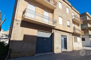 Unità immobiliare con 2 app + garage