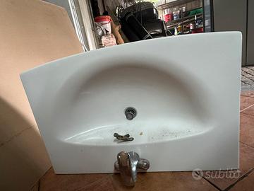 Lavabo bagno in ceramica bianca